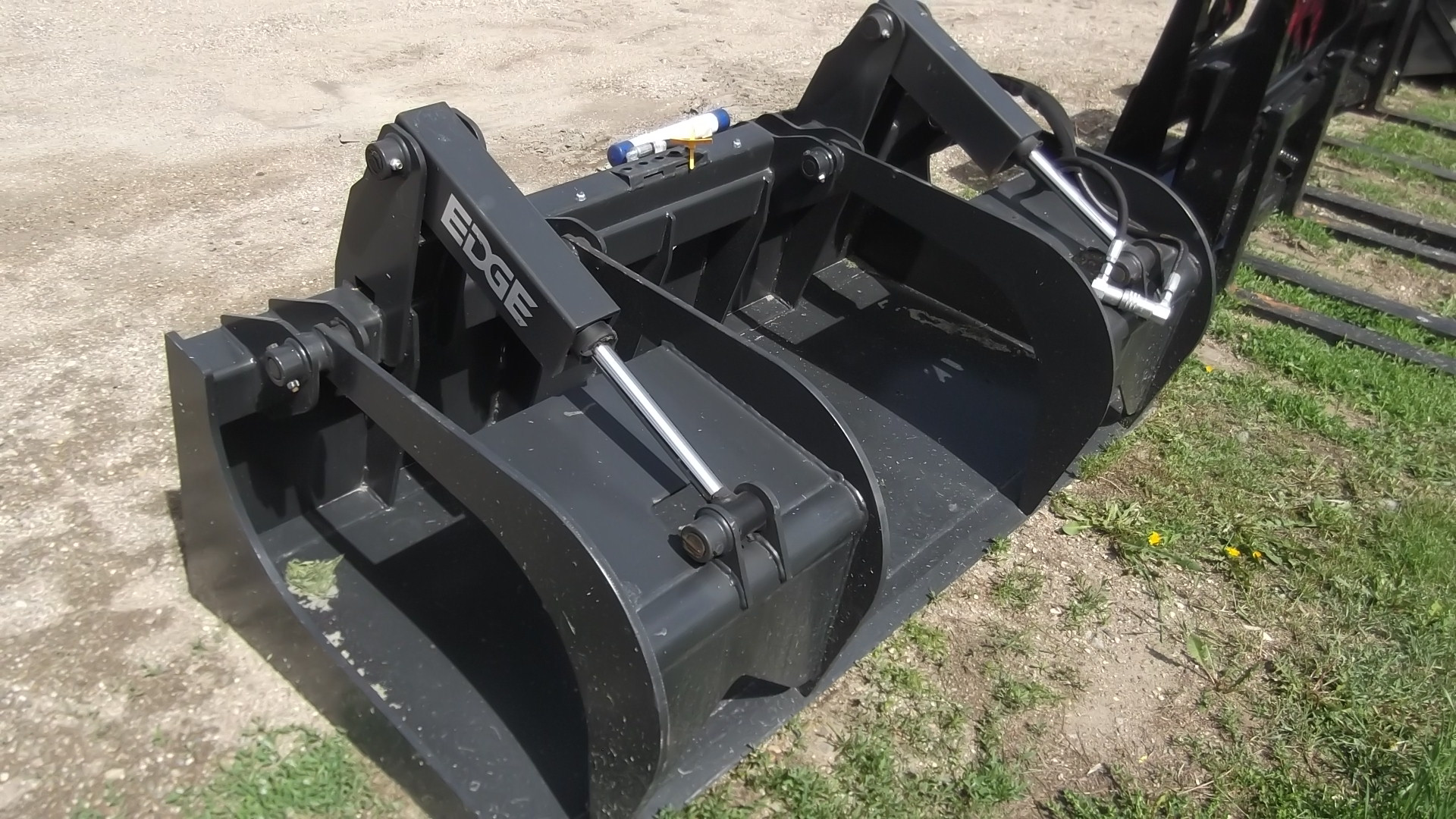 72 inch Standard Duty Grapple Bucket - Image 2